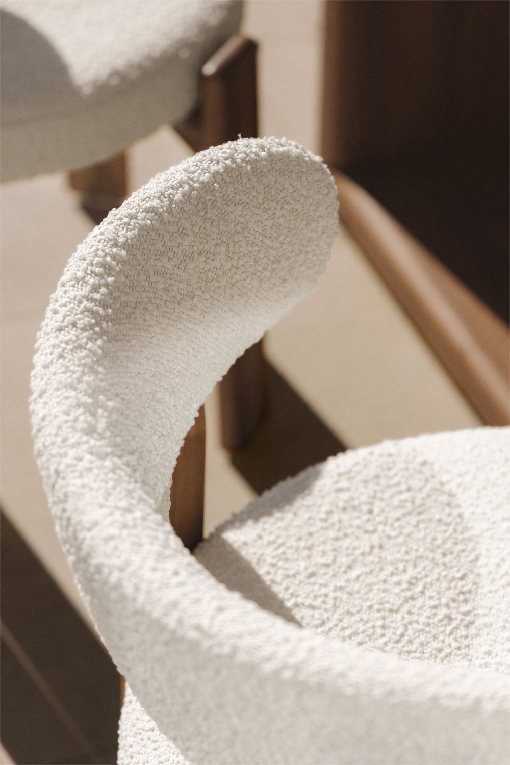 Chaise de jardin en bois d'acacia et tissu bouclé Milos, image de la galerie 2