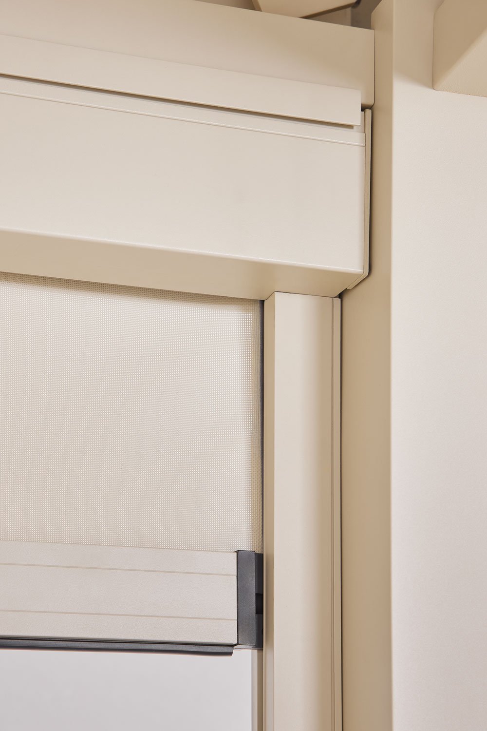 Store latéral pour pergola bioclimatique à lames en aluminium Druvia, image de la galerie 4