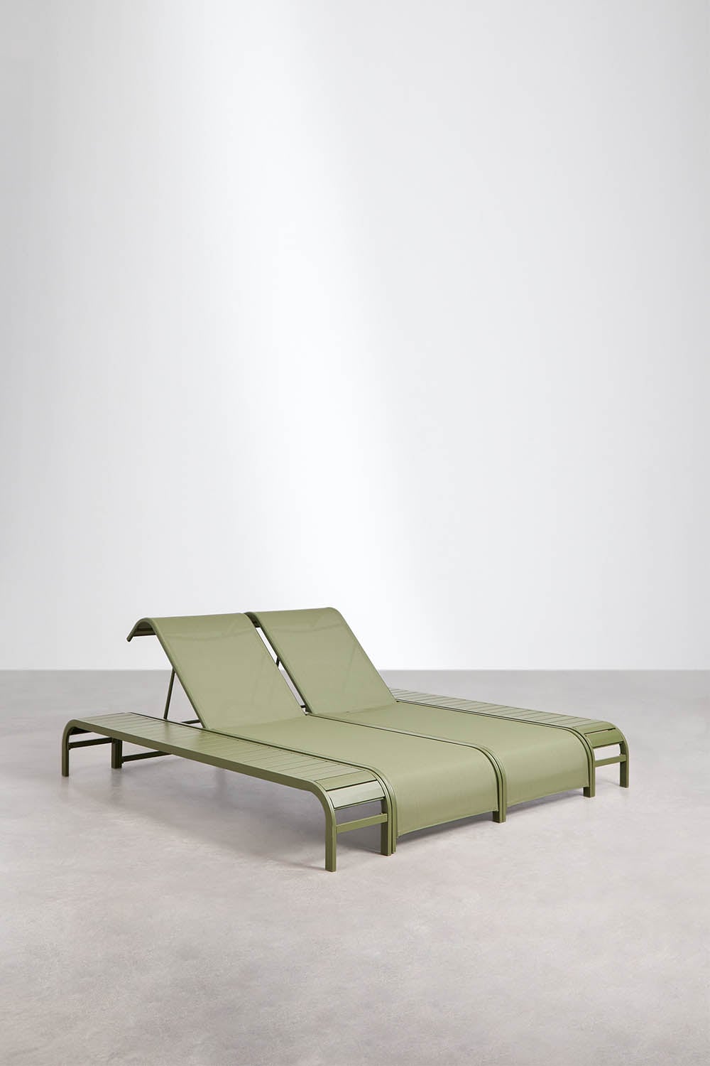 Set de 2 chaises longues inclinables et 2 tables d'appoint en acier Marietta, image de la galerie 3