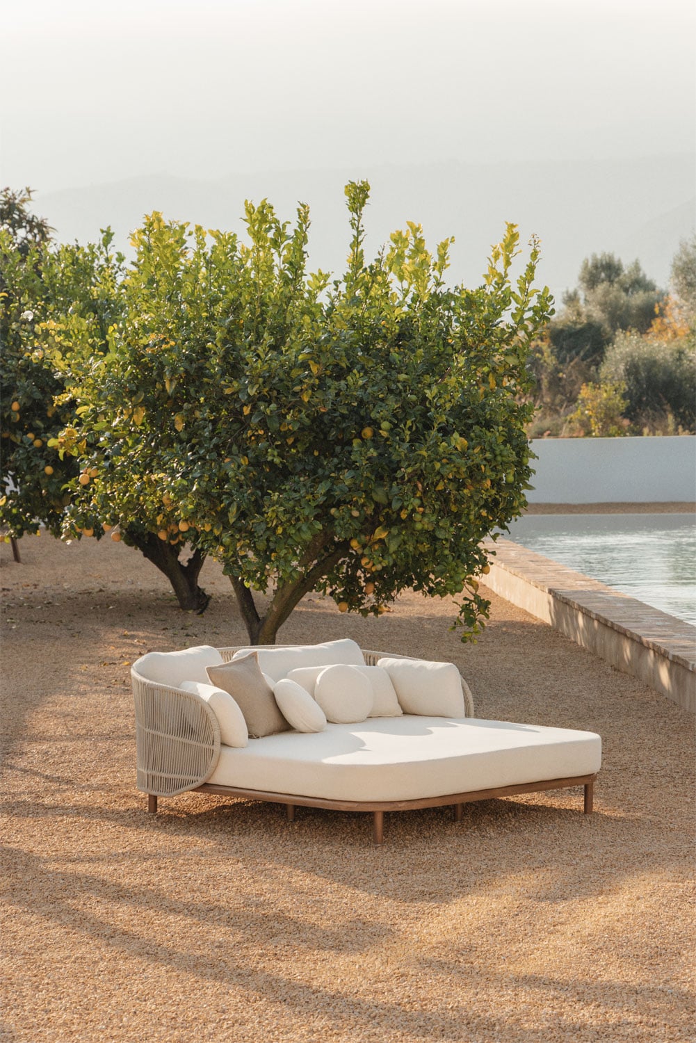 Chaise longue double avec coussins en bois d'acacia et corde tressée Capri, image de la galerie 1