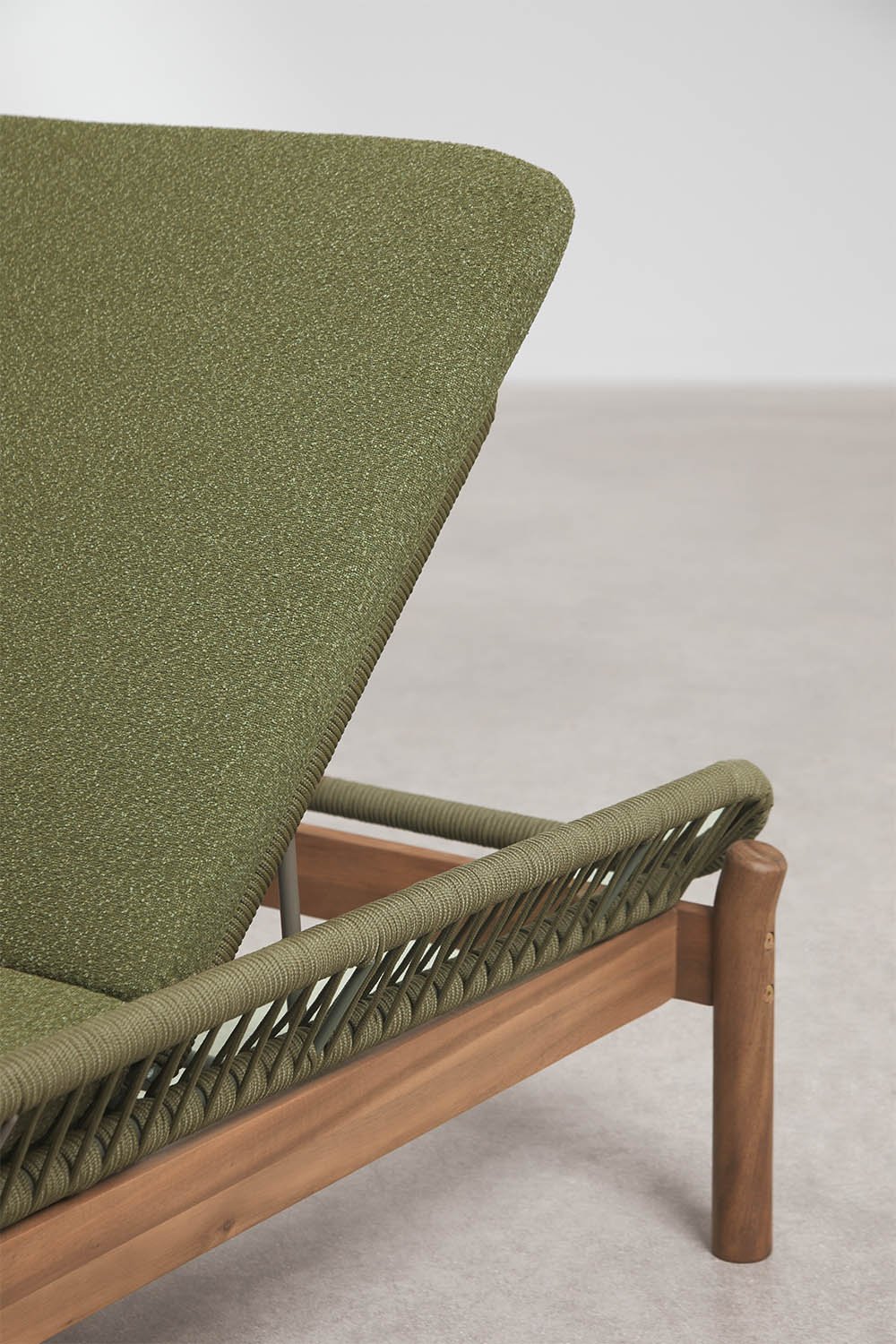 Chaise longue inclinable en bois d'acacia et corde tressée Karvia, image de la galerie 5