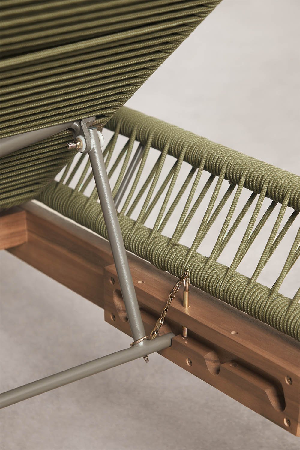 Chaise longue inclinable en bois d'acacia et corde tressée Karvia, image de la galerie 7