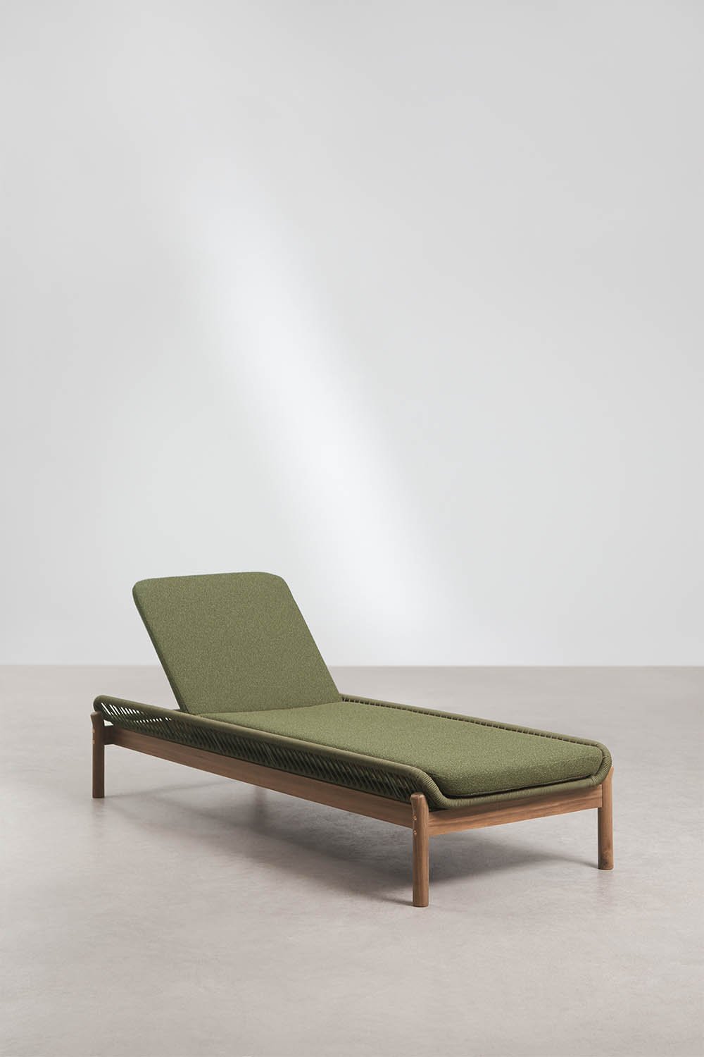 Pack de 2 chaises longues inclinables en bois d'acacia Karvia, image de la galerie 1