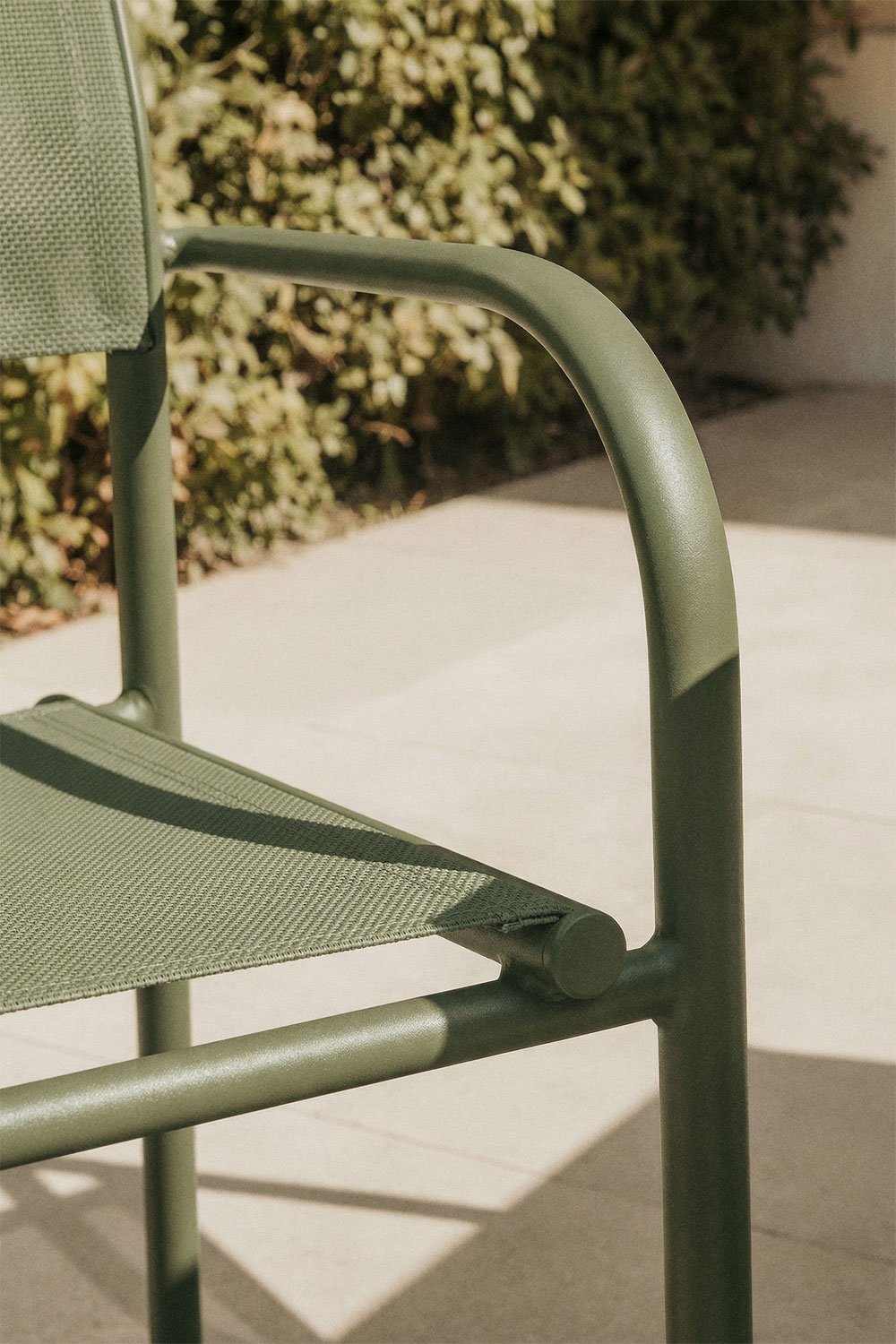 Pack de 2 chaises de jardin empilables avec accoudoirs en aluminium Olenia, image de la galerie 2