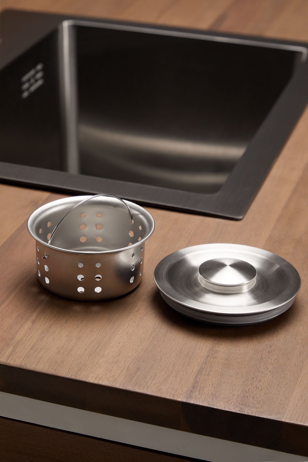 Module de rangement avec évier pour cuisine extérieure en bois d'acacia et aluminium Reggie, image de la galerie 9