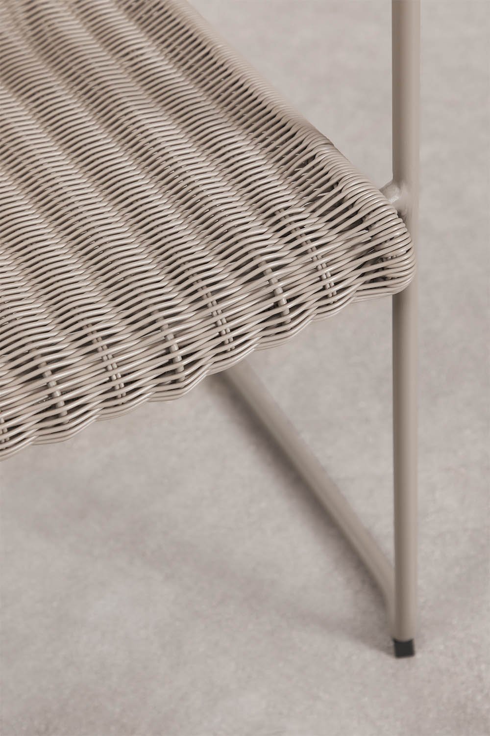 Chaise de jardin empilable avec accoudoirs en rotin synthétique et acier Revia, image de la galerie 7