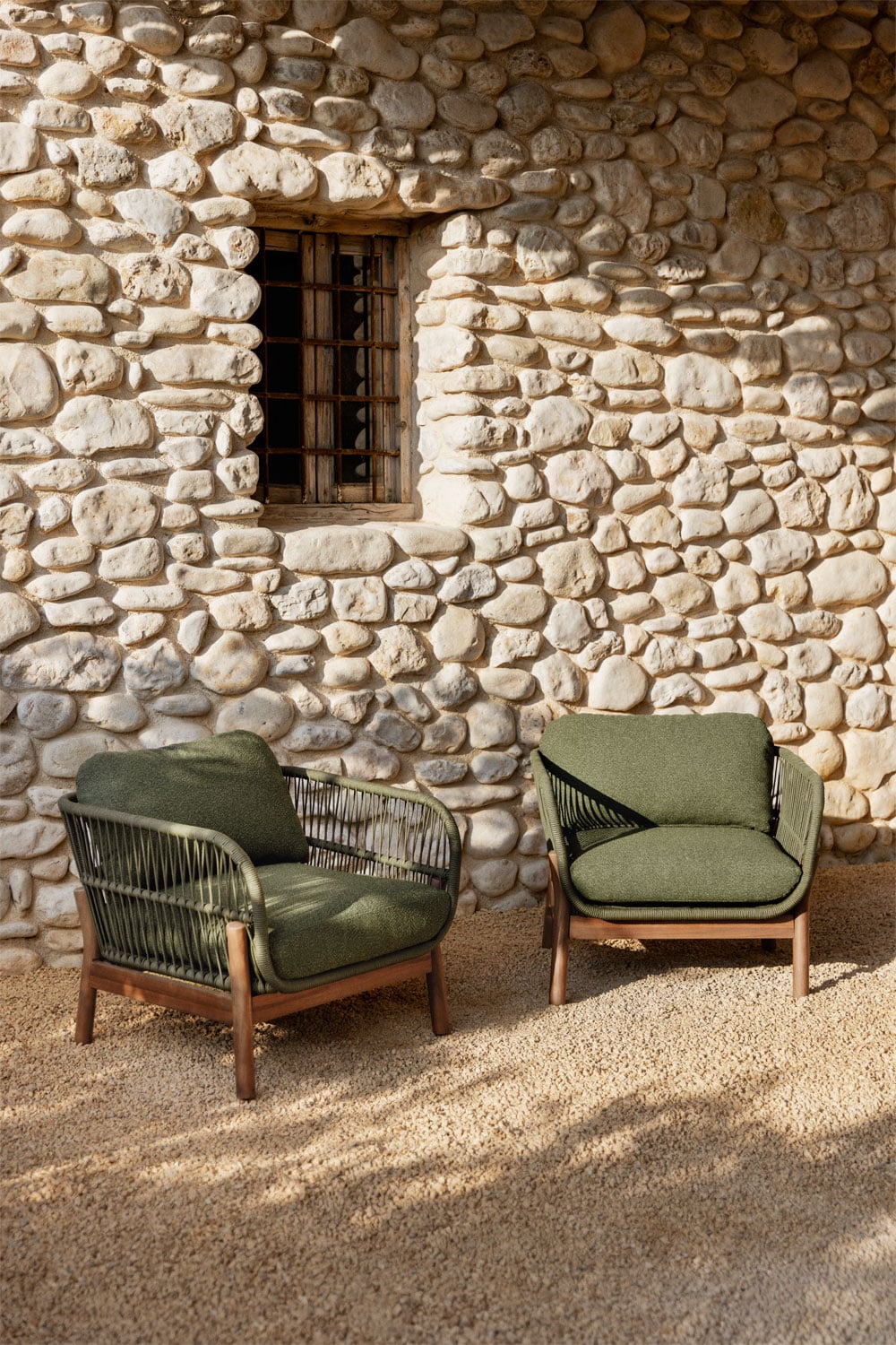 Pack de 2 fauteuils de jardin en bois d'acacia et corde tressée Karvia, image de la galerie 1