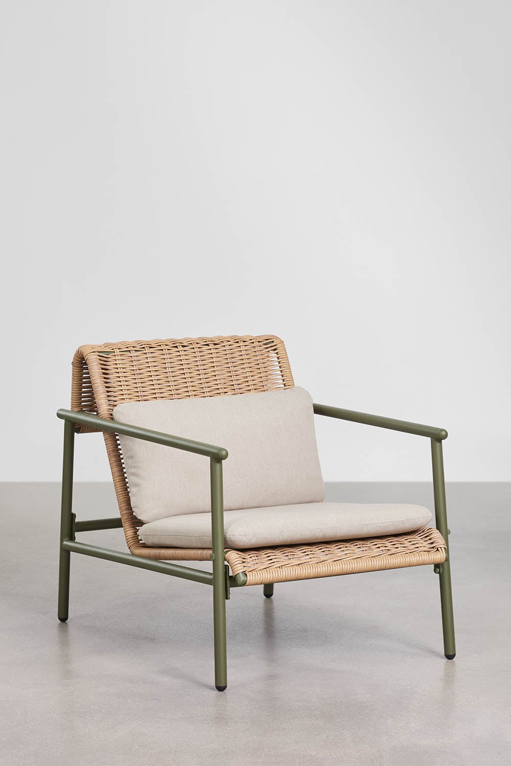 Ensemble de jardin avec 2 fauteuils et table basse en aluminium et rotin synthétique Duroli, image de la galerie 4