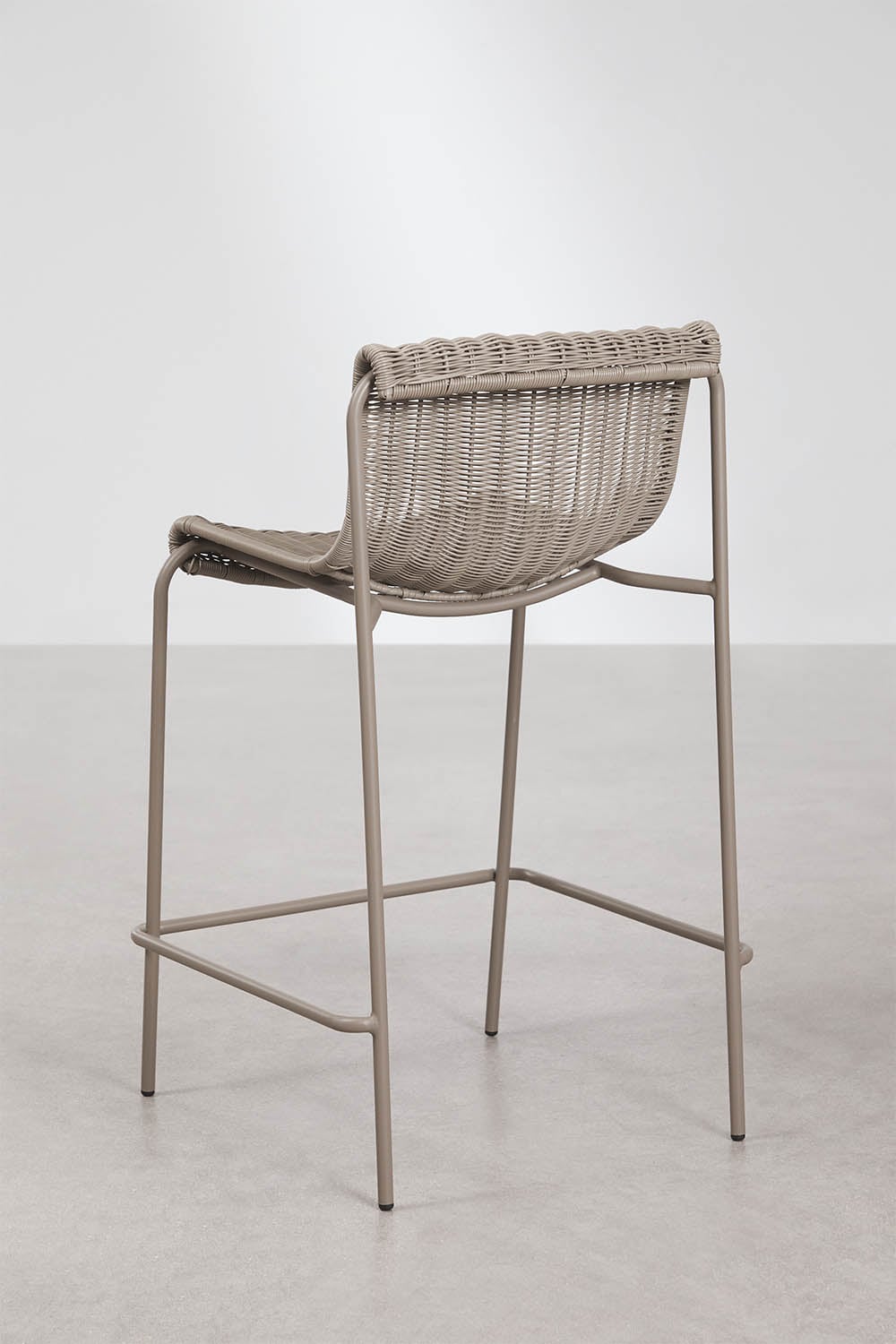 Tabouret haut de jardin en rotin synthétique et acier Revia, image de la galerie 3