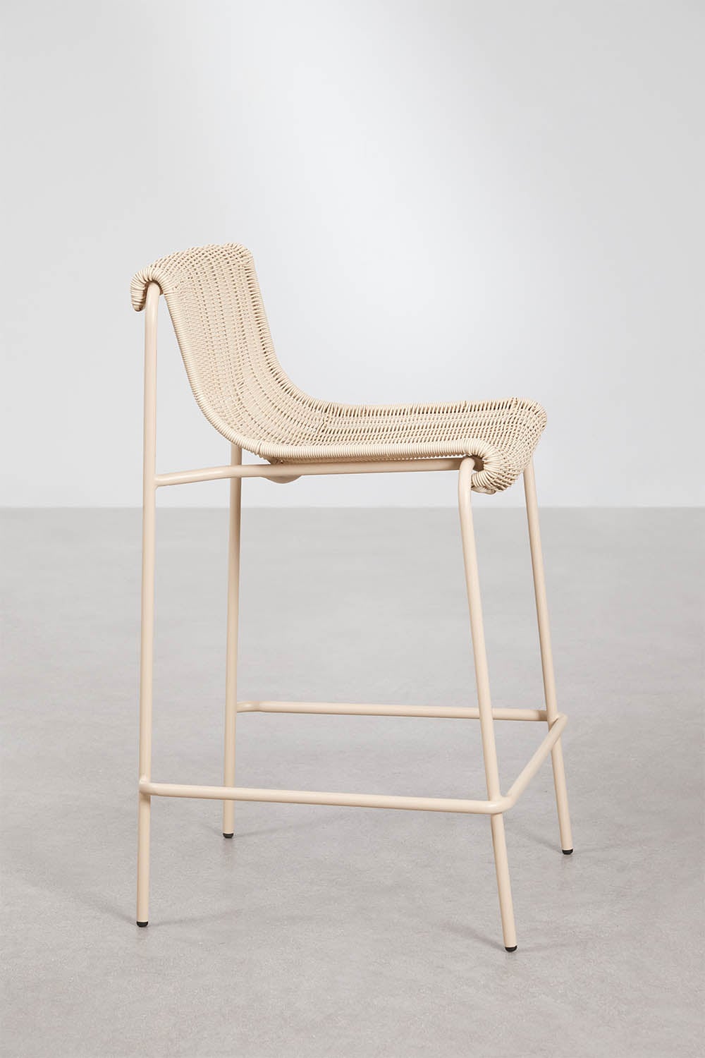Tabouret haut de jardin en rotin synthétique et acier Revia, image de la galerie 2