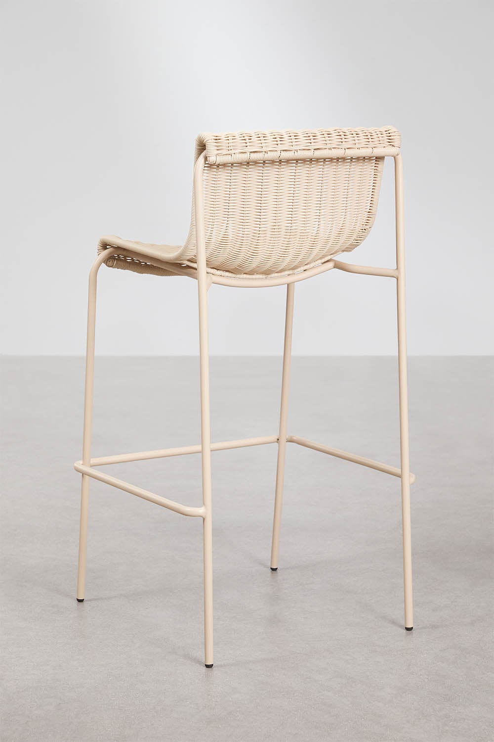 Tabouret haut de jardin en rotin synthétique et acier Revia, image de la galerie 3