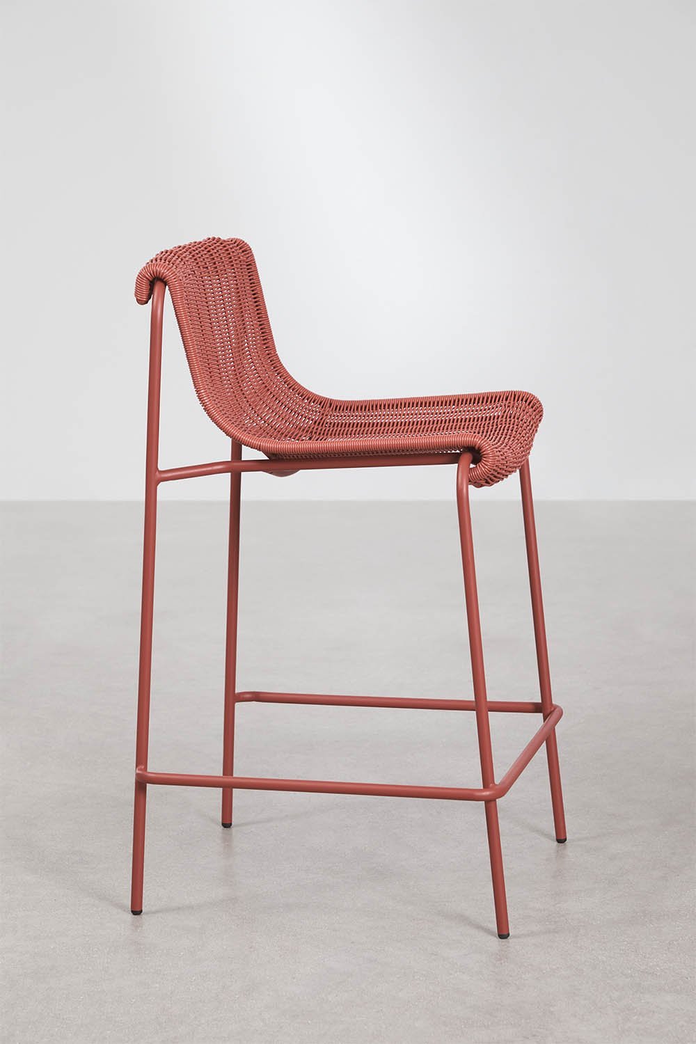 Pack de 2 tabourets hauts en rotin synthétique et fer Revia, image de la galerie 2