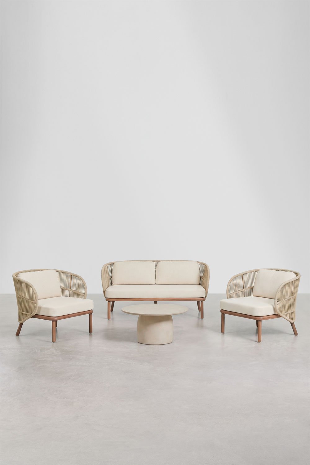 Ensemble de jardin avec canapé 2 places, 2 fauteuils Capri et table basse ronde Ø75 cm en ciment Layana, image de la galerie 3