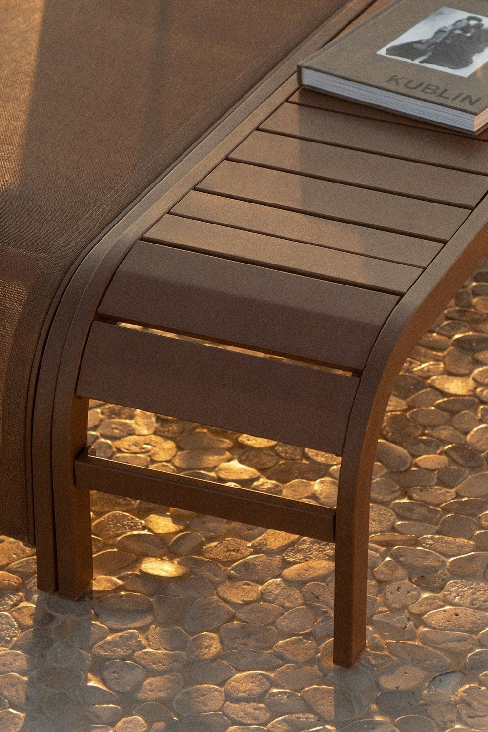 Table d'appoint pour chaise longue en acier Marietta, image de la galerie 2