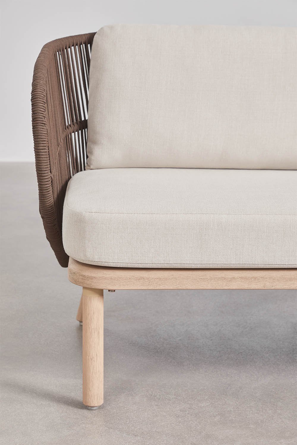 Ensemble de salon avec canapé 2 places, 2 fauteuils Capri et table basse ronde Ø75 cm en ciment Layana, image de la galerie 4