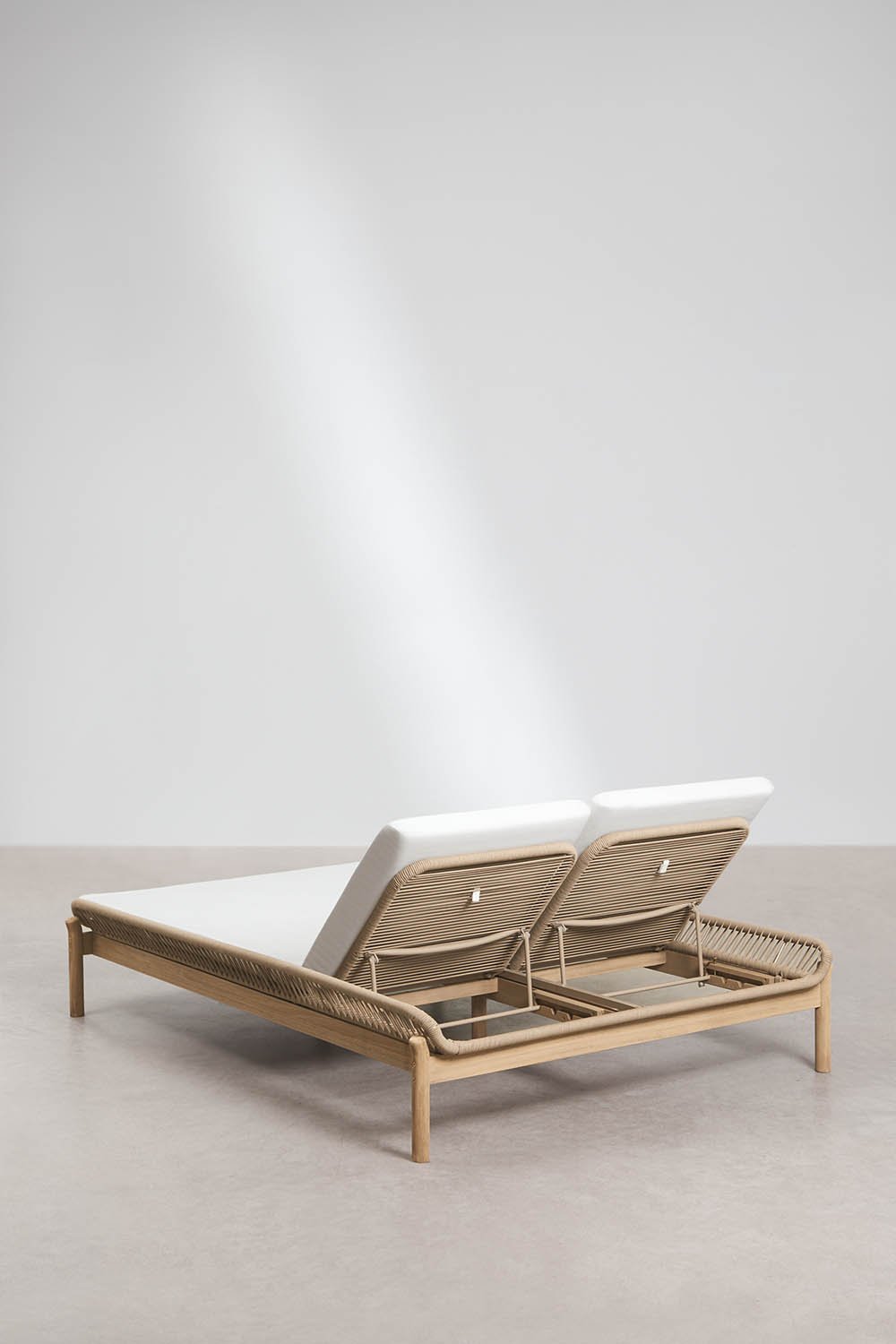 Chaise longue double inclinable en bois d'acacia et corde tressée Karvia, image de la galerie 5