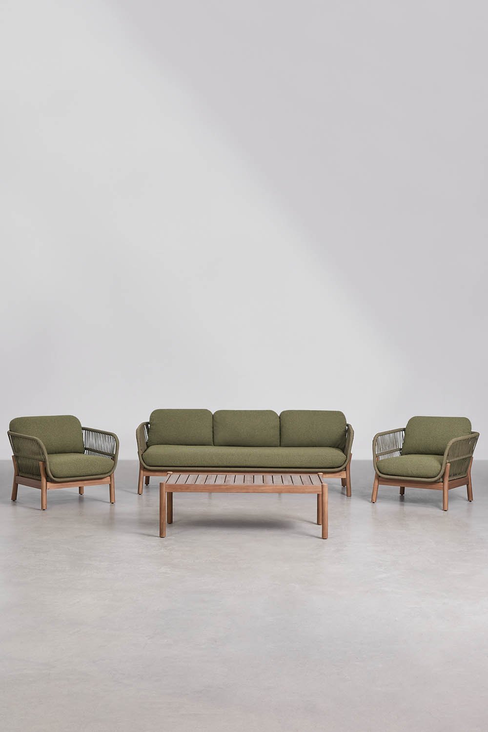 Ensemble de jardin avec canapé 3 places, 2 fauteuils et table basse en bois d'acacia et corde tressée Karvia, image de la galerie 3