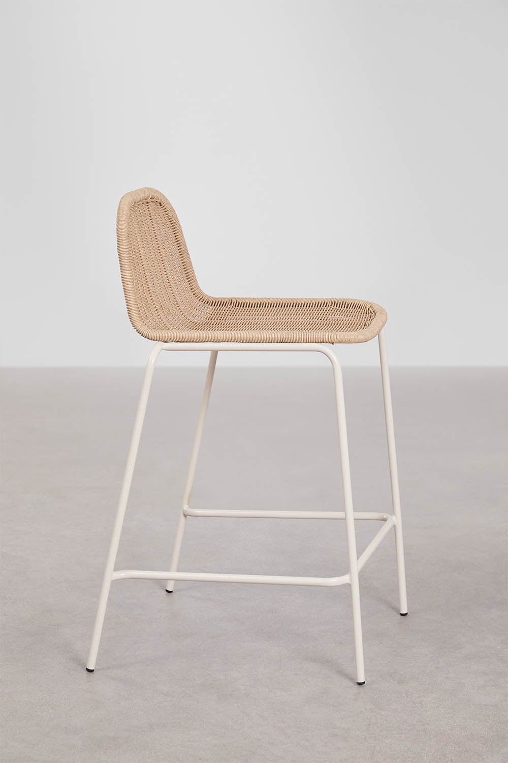 Pack de 4 tabourets de jardin hauts empilables en rotin synthétique Reiven, image de la galerie 2