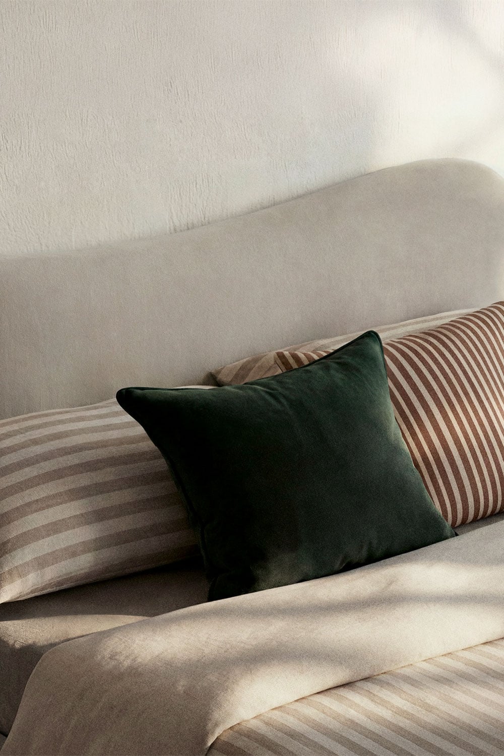 Lit avec coffre de rangement relevable tapissée Winselet, image de la galerie 2