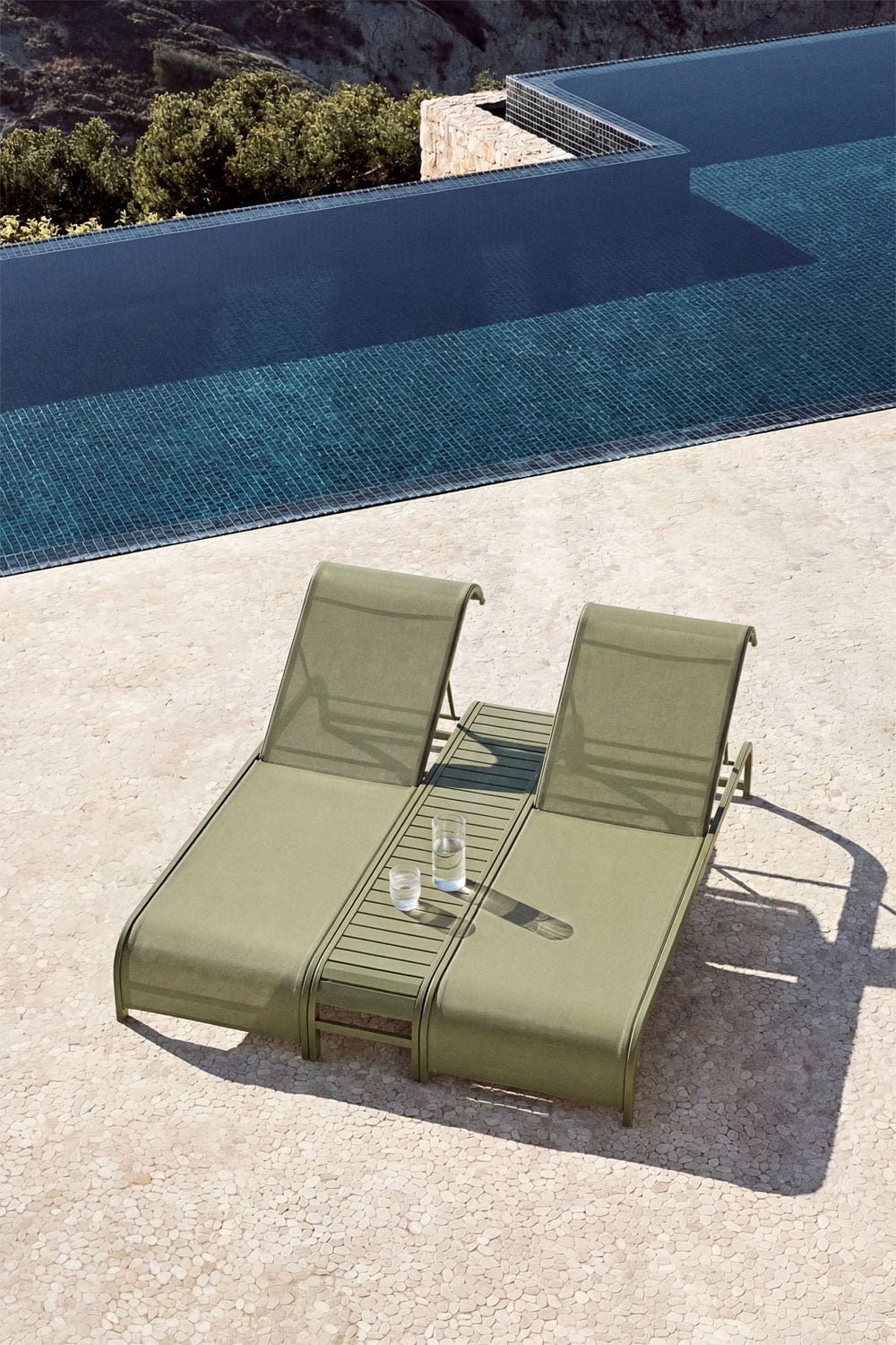 Set de 2 chaises longues inclinables et table d'appoint en acier Marietta, image de la galerie 1