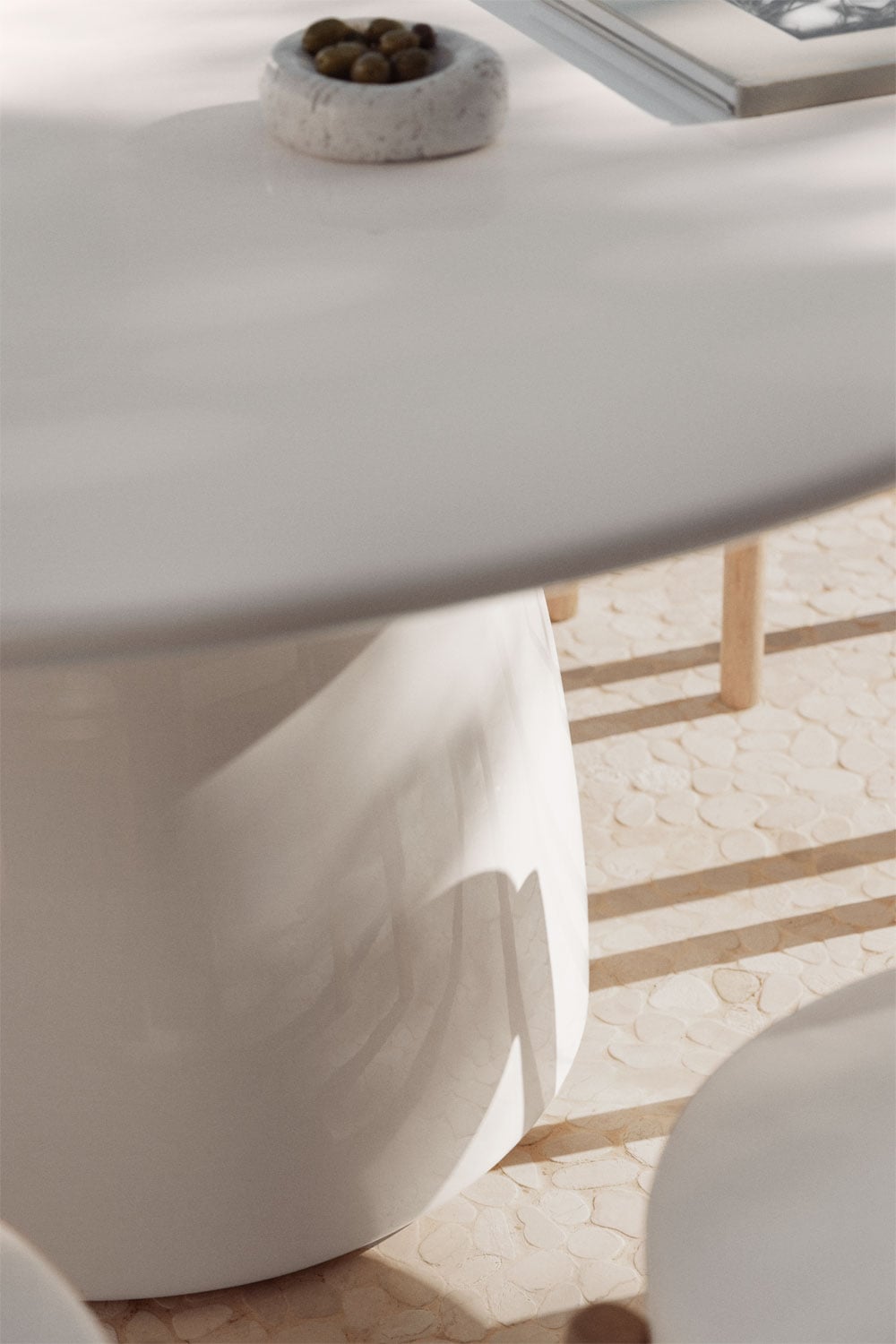 Table de jardin ronde Ø150 cm en ciment Numira, image de la galerie 2