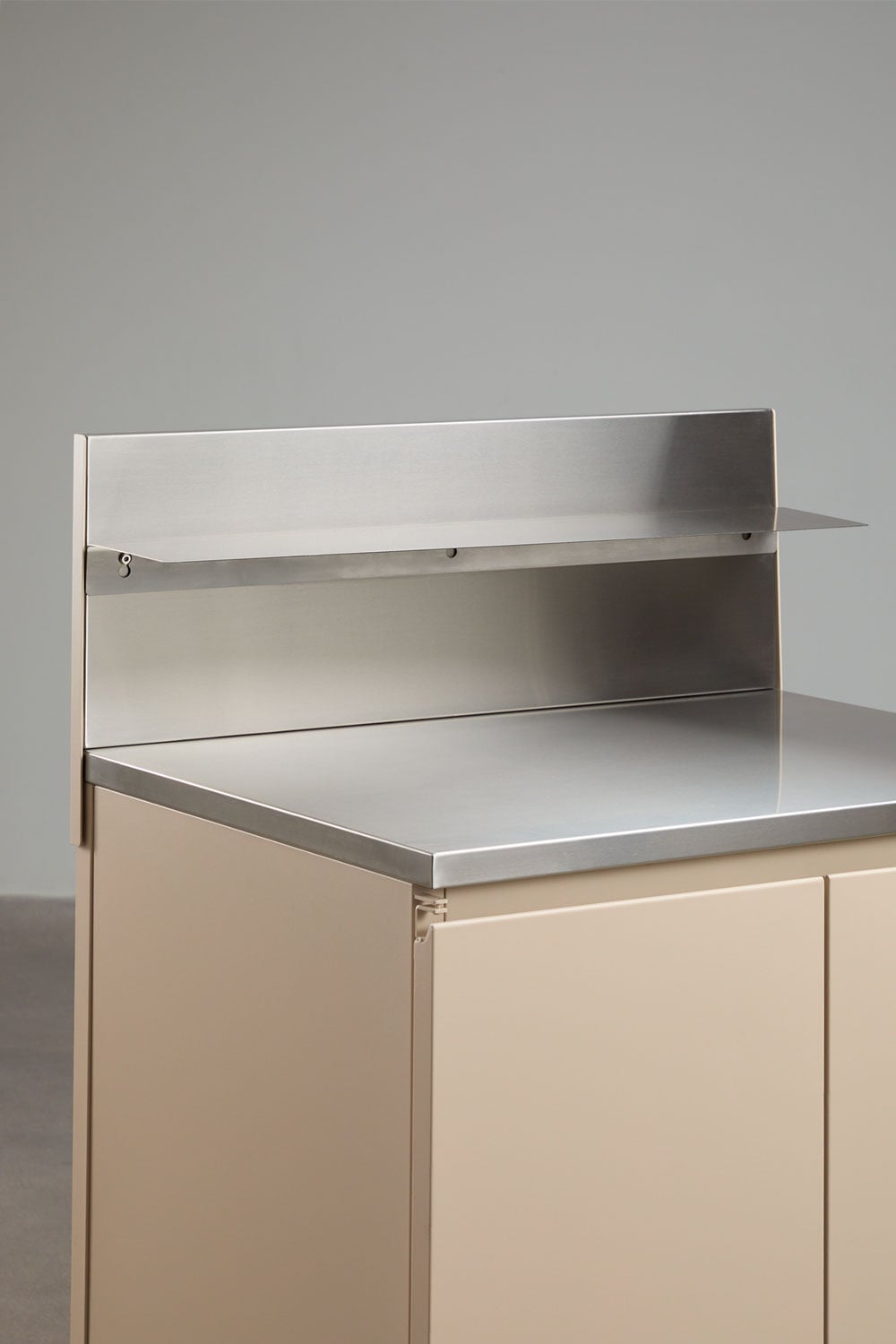 Cuisine modulaire d'extérieur 3 pièces avec évier, panneau organisateur et rangement en acier Rivana, image de la galerie 5