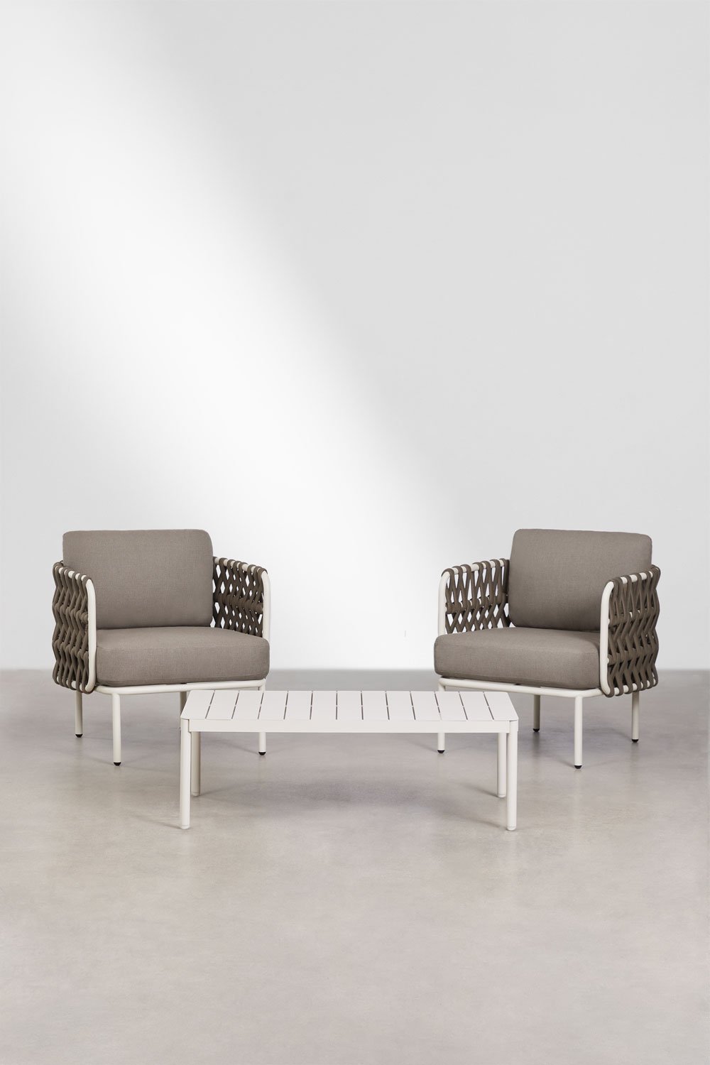 Ensemble de jardin avec 2 fauteuils en corde tressée Tevary et table basse en aluminium Boleni, image de la galerie 3