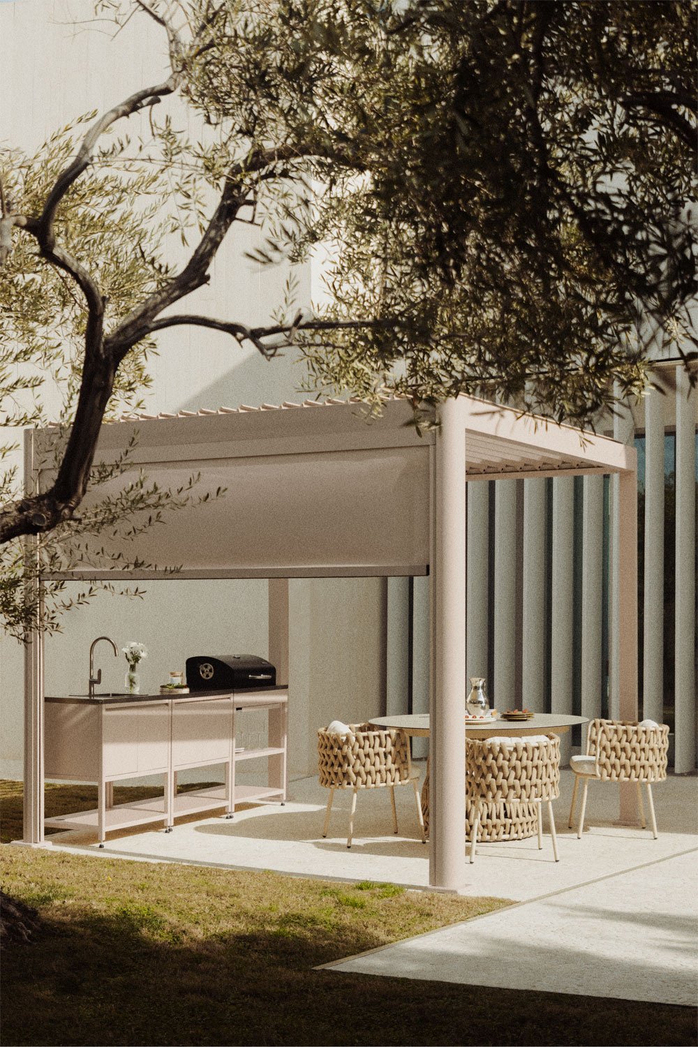 Pergola bioclimatique en aluminium avec lames et store latéral Druvia, image de la galerie 10