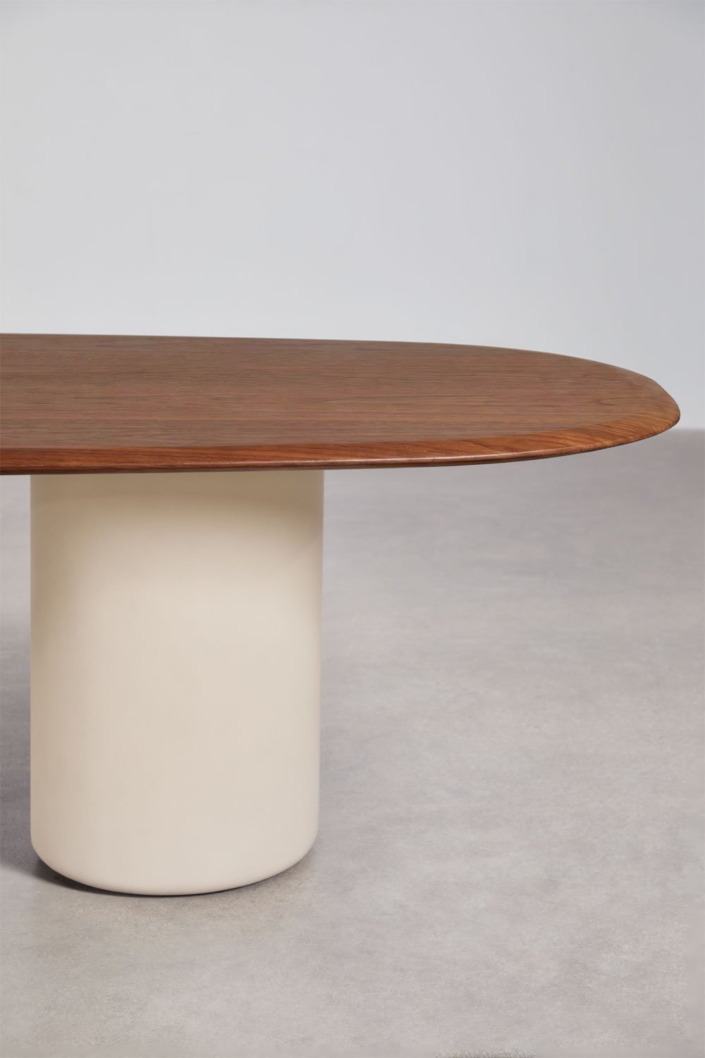 Table à manger ovale en MDF et ciment Lysander, image de la galerie 3