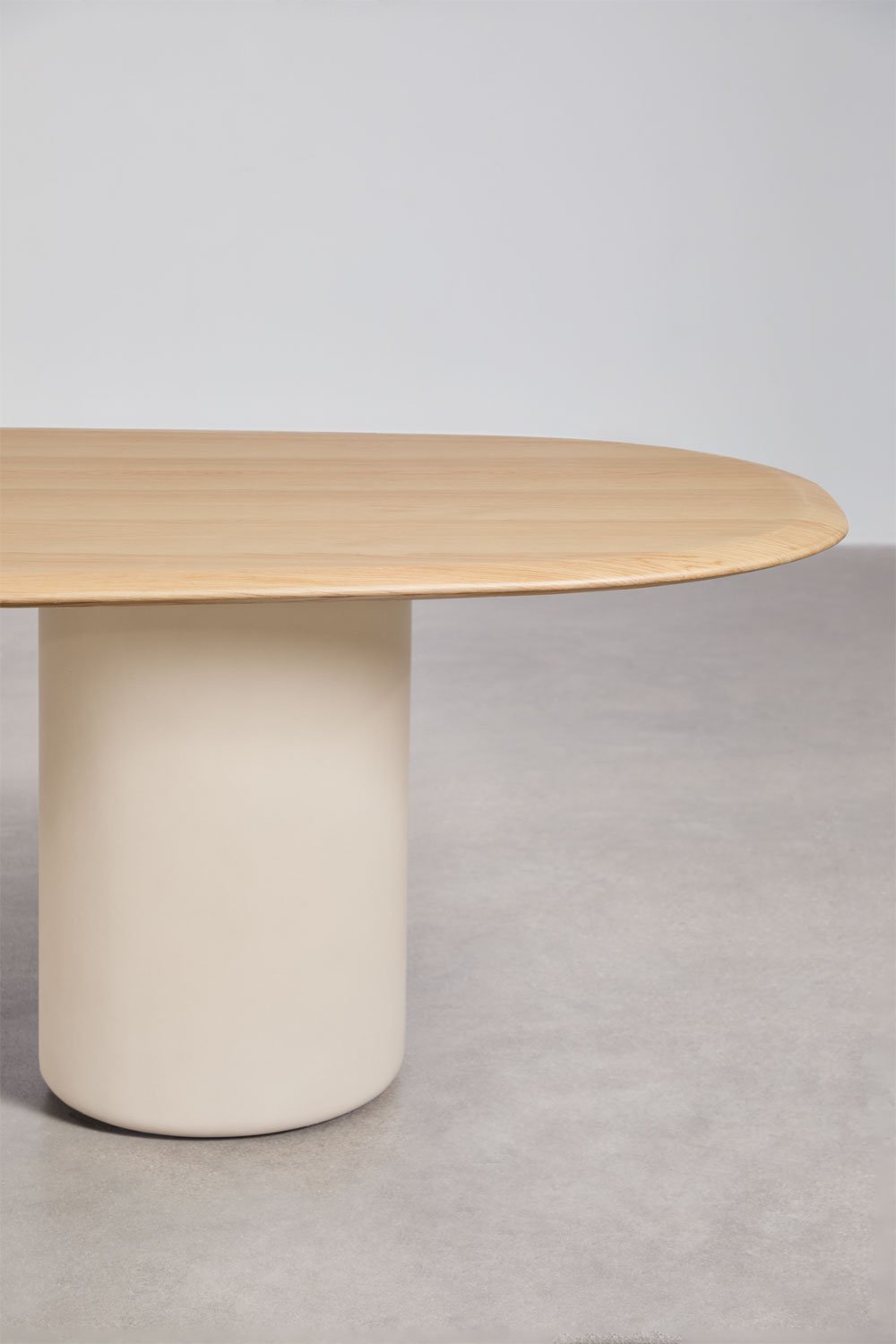 Table à manger ovale en MDF et ciment Lysander, image de la galerie 3