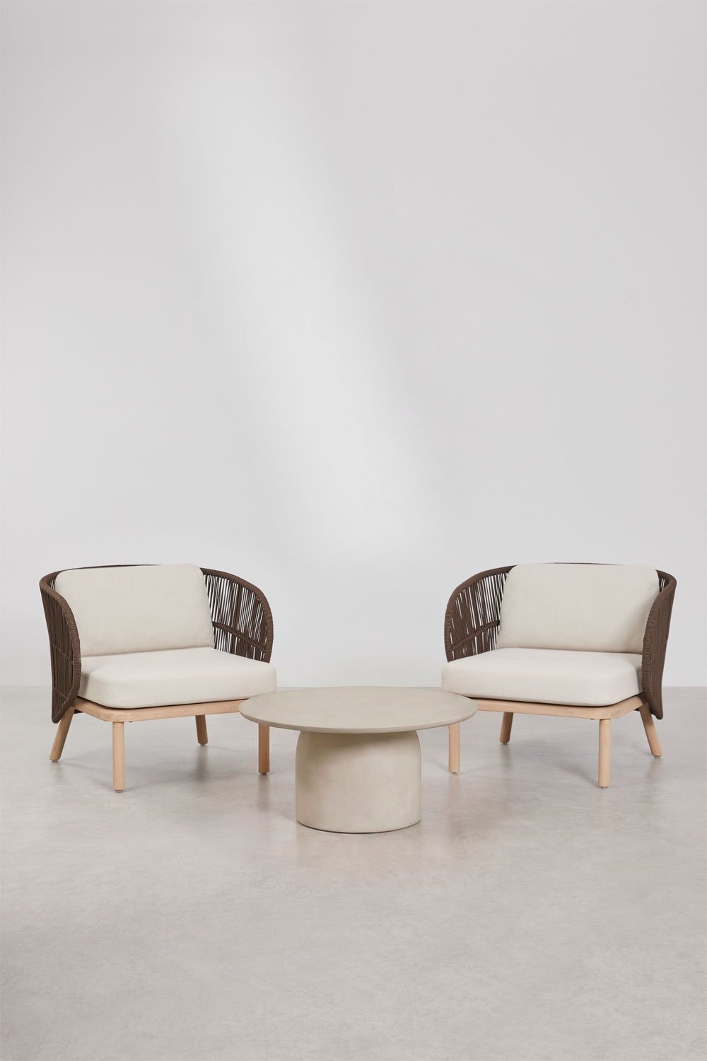 Ensemble de jardin avec 2 fauteuils en corde tressée Capri et table basse ronde Ø75 cm en ciment Layana, image de la galerie 3