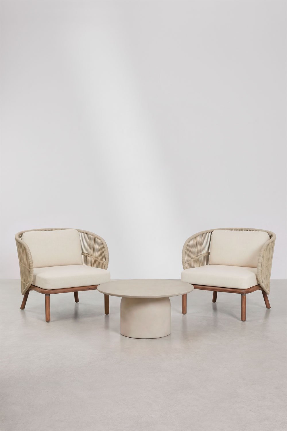 Ensemble de jardin avec 2 fauteuils en corde tressée Capri et table basse ronde Ø75 cm en ciment Layana, image de la galerie 3