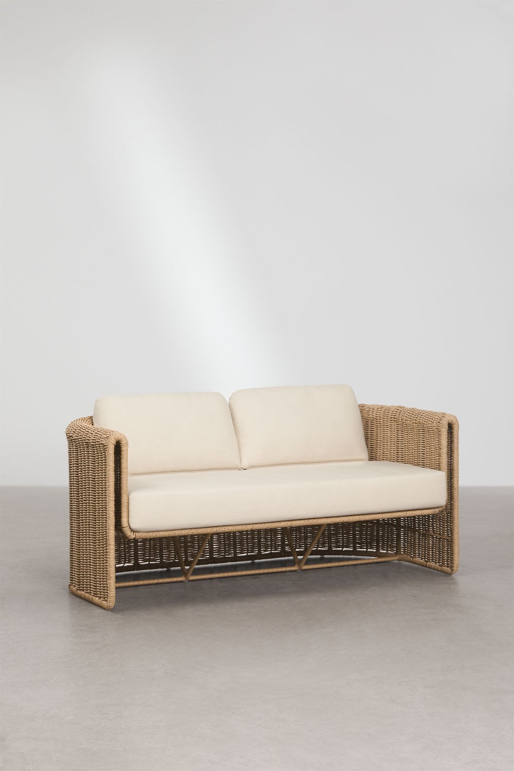 Ensemble de jardin avec canapé 2 places, 2 fauteuils en acier et rotin synthétique Lina et 2 tables basses en ciment Fonelas, image de la galerie 4