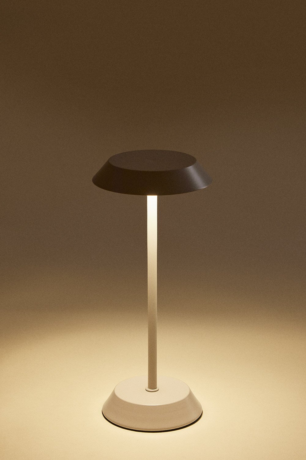 Lampe de table LED sans fil pour extérieur en fer Oravella, image de la galerie 5