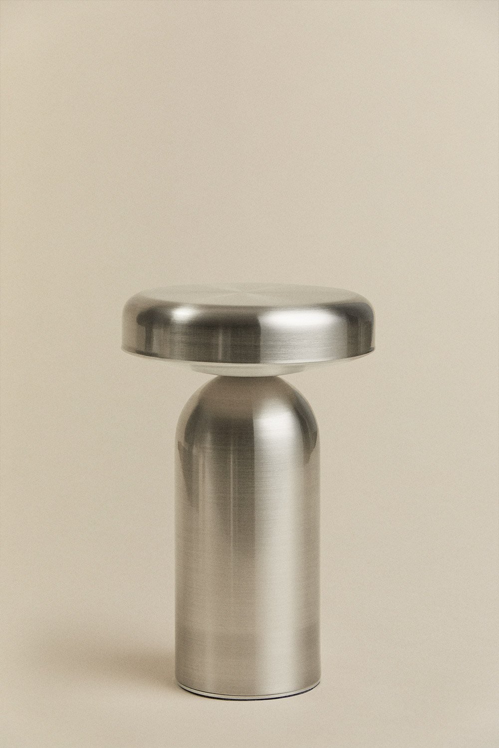 Lampe de table LED sans fil pour extérieur en fer Akita, image de la galerie 1