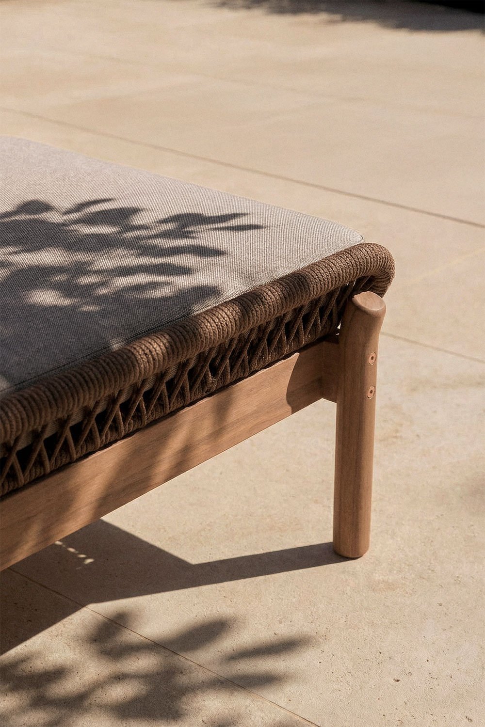 Pack de 2 chaises longues inclinables en bois d'acacia et corde tressée Karvia, image de la galerie 2