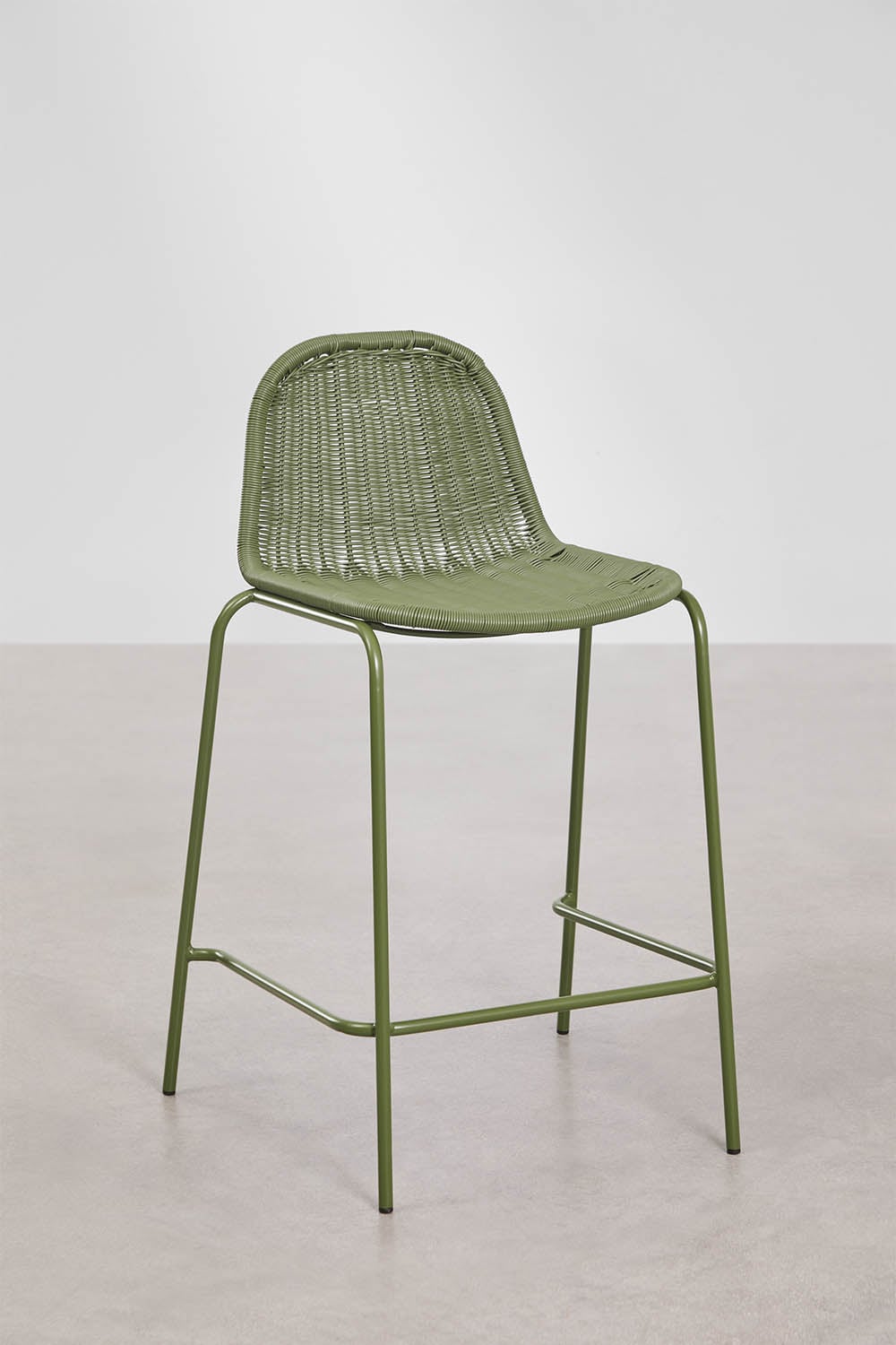 Pack de 4 tabourets de jardin hauts empilables en rotin synthétique Reiven, image de la galerie 1