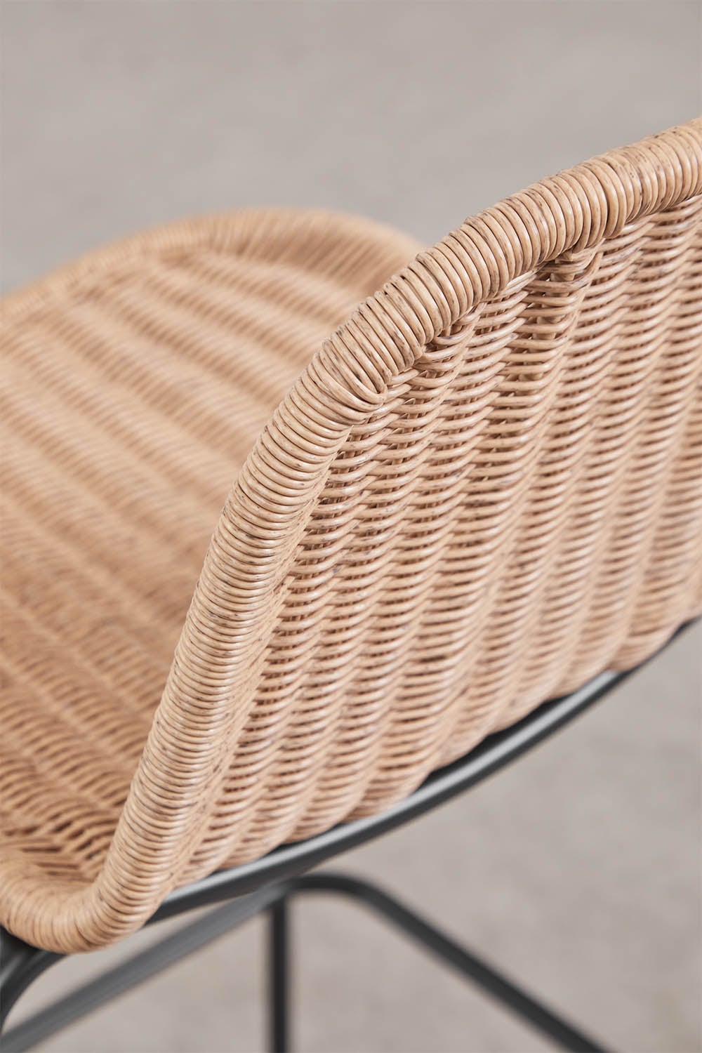 Tabouret haut empilable en rotin synthétique Reiven, image de la galerie 4