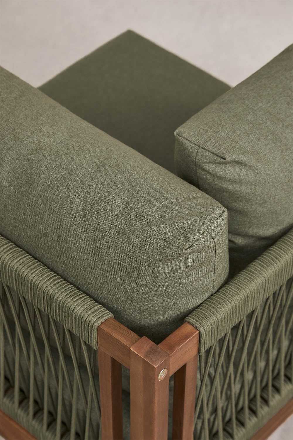 Ensemble de jardin avec canapé modulaire 2 pièces avec accoudoirs et fauteuil en bois d'acacia Branson, image de la galerie 2