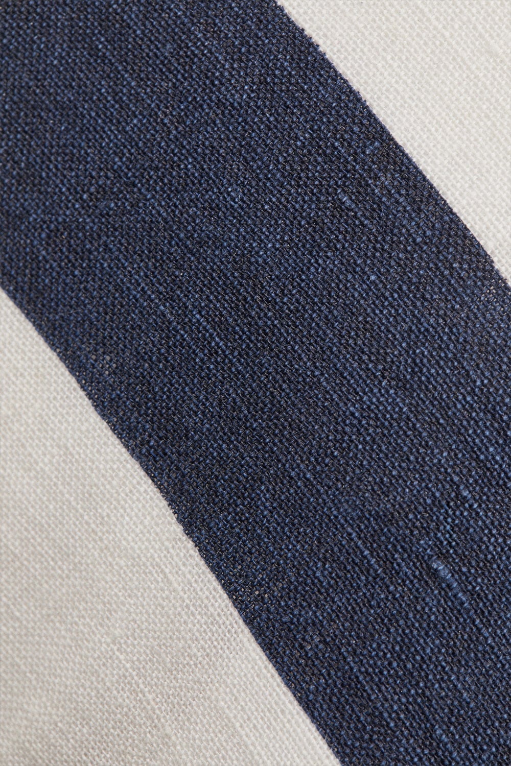 Coussin carré 45x45 cm en lin Trakos, image de la galerie 7