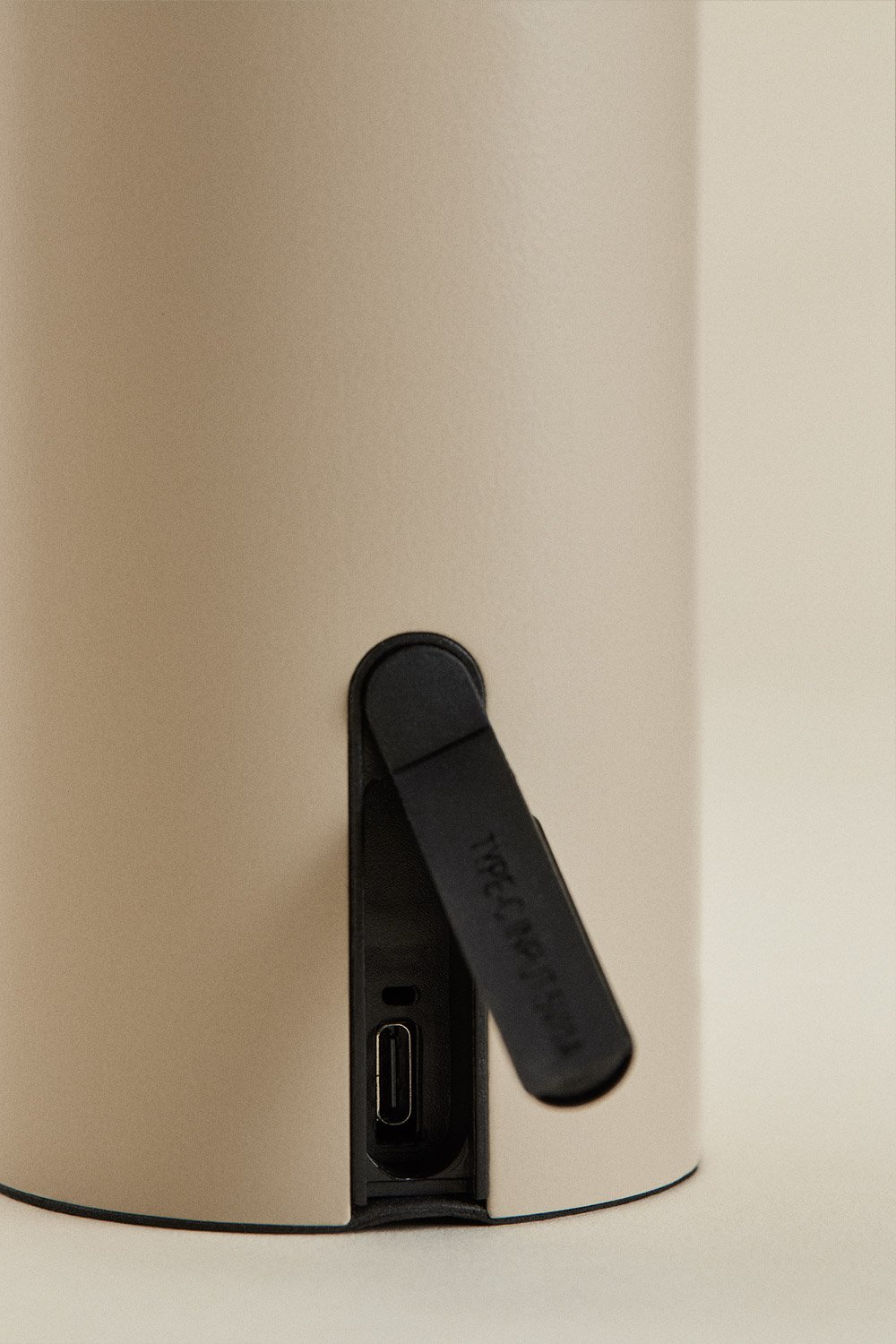 Lampe de table LED sans fil en fer Socotra, image de la galerie 4