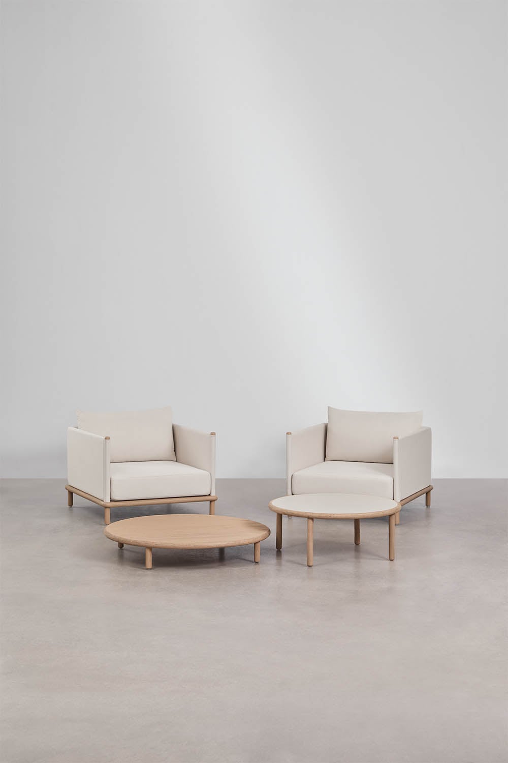 Ensemble de salon avec 2 fauteuils et 2 tables basses rondes en bois d'acacia Olivia, image de la galerie 1