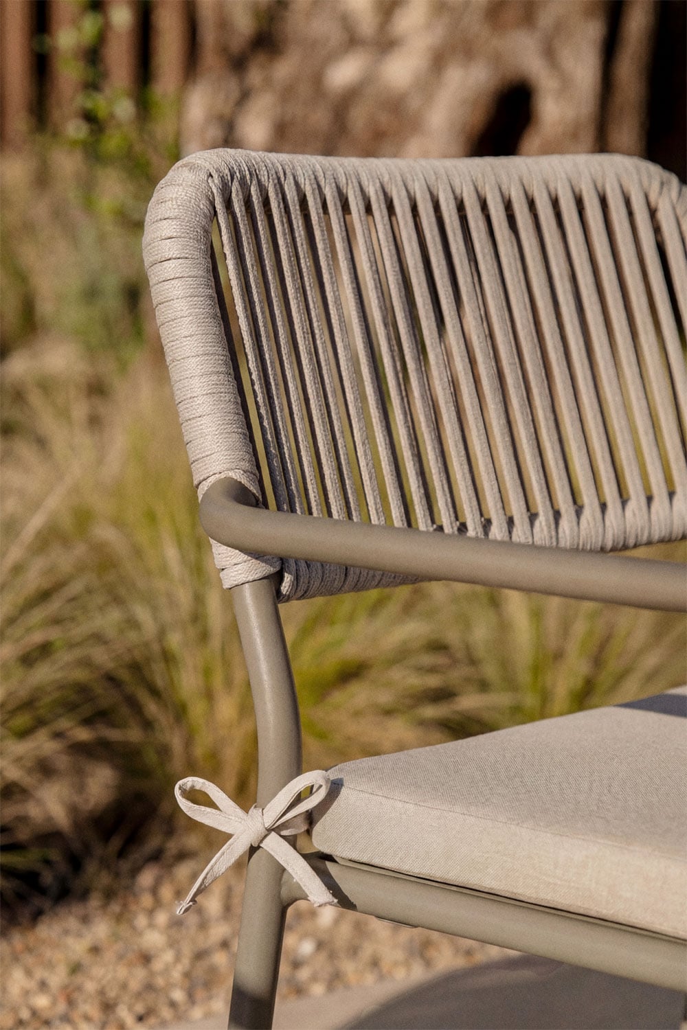 Pack de 6 chaises de jardin empilables avec accoudoirs en corde tressée Arhiza, image de la galerie 2