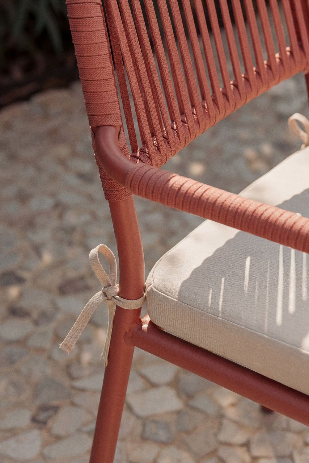 Pack de 6 chaises de jardin empilables avec accoudoirs en corde tressée Arhiza, image de la galerie 2