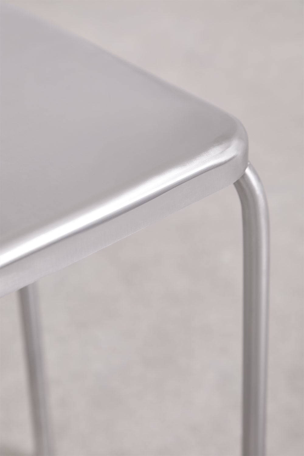 Tabouret bas empilable 45 cm en acier inoxydable Narnial, image de la galerie 3