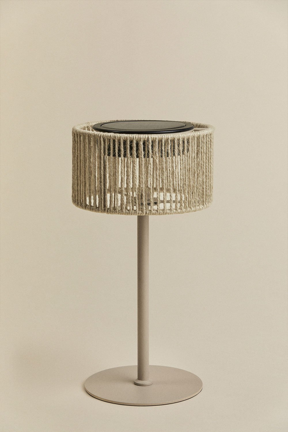 Lampe de table solaire LED sans fil pour extérieur en fer et corde tressée Krabi, image de la galerie 1