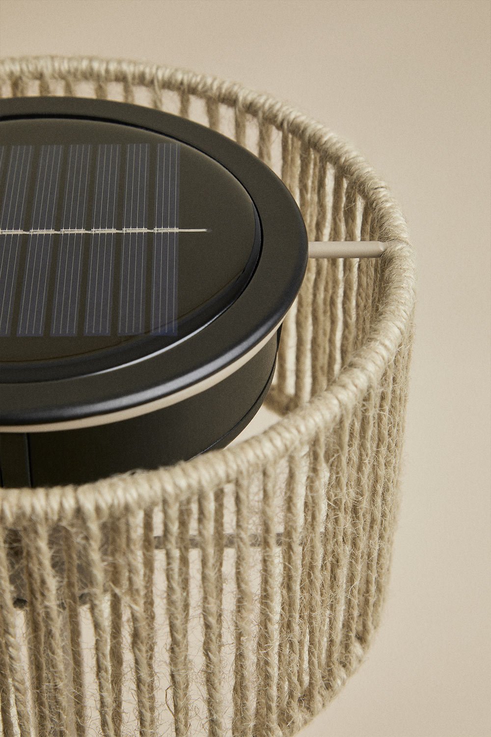 Lampe de table solaire LED sans fil pour extérieur en fer et corde tressée Krabi, image de la galerie 4