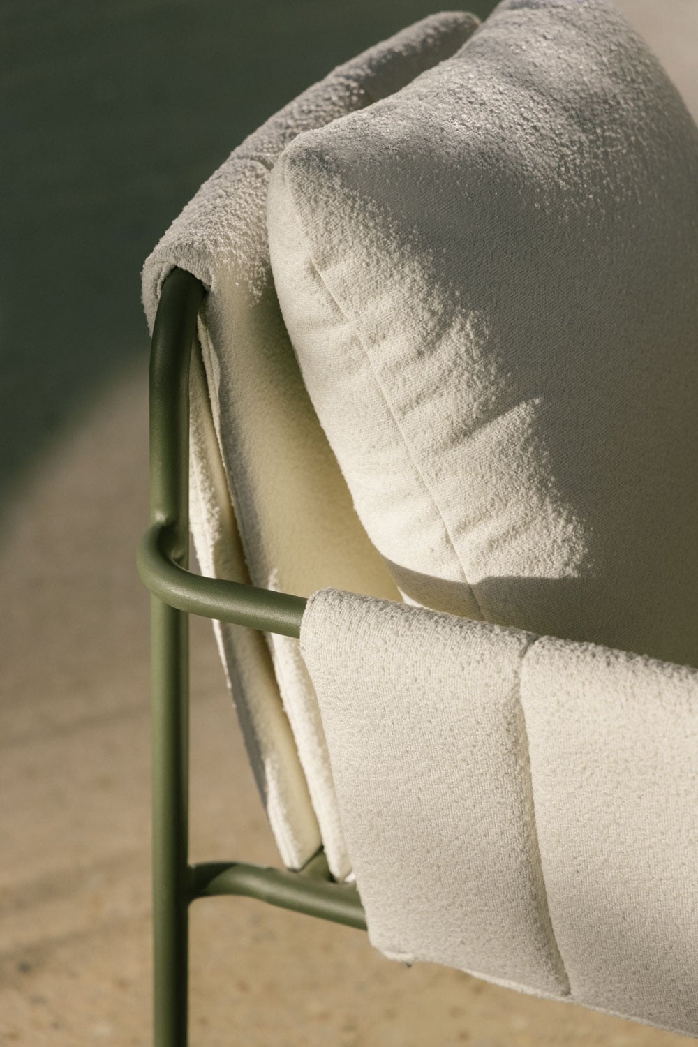 Fauteuil de jardin rembourré en acier Zunika, image de la galerie 2