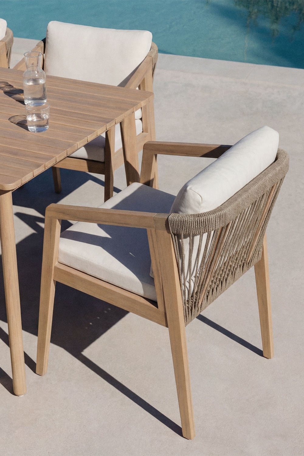 Set de table rectangulaire 180x90 cm et 6 chaises de jardin en bois d'acacia et corde tressée Kaela, image de la galerie 2