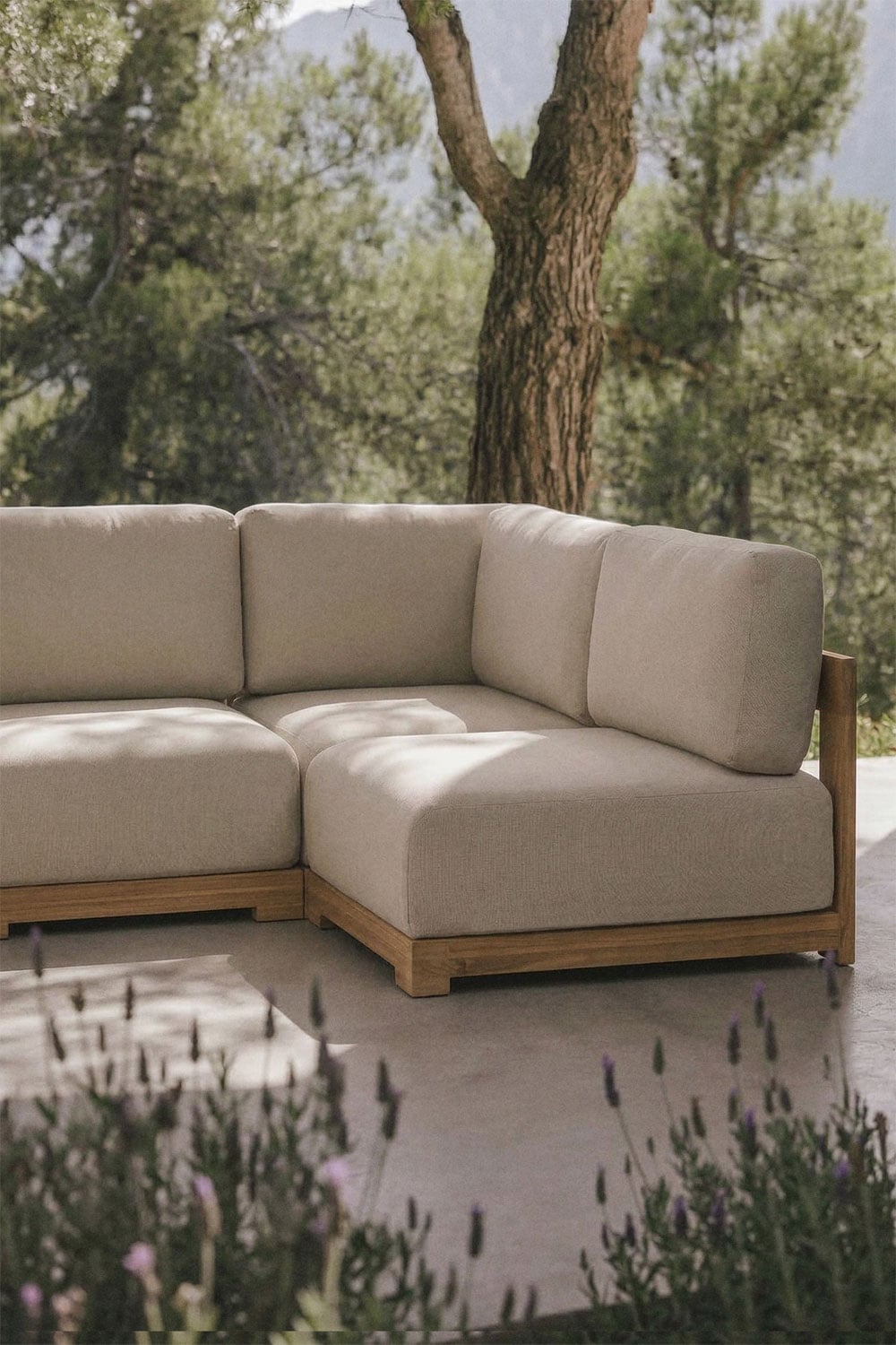 Canapé d'angle modulaire de jardin 4 pièces avec table d'appoint en bois d'acacia Brivori, image de la galerie 2